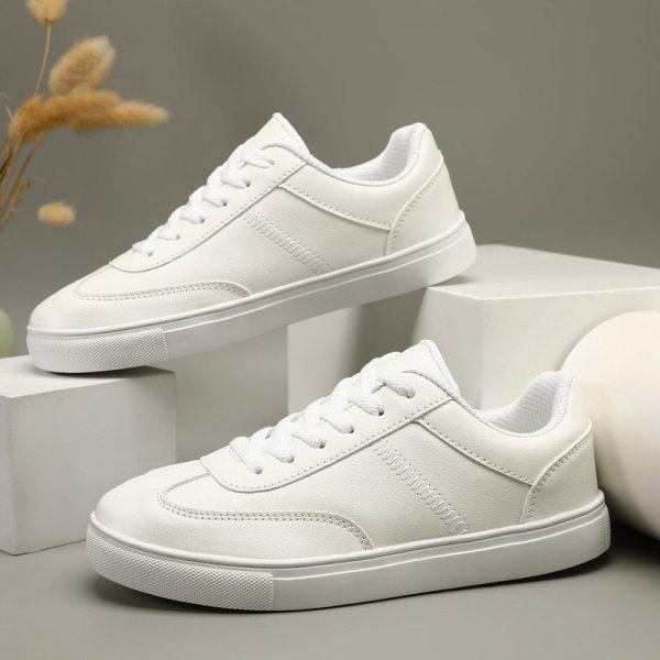 Women's White Lace-up Skate Sneakers - Perfect for Casual Wear!