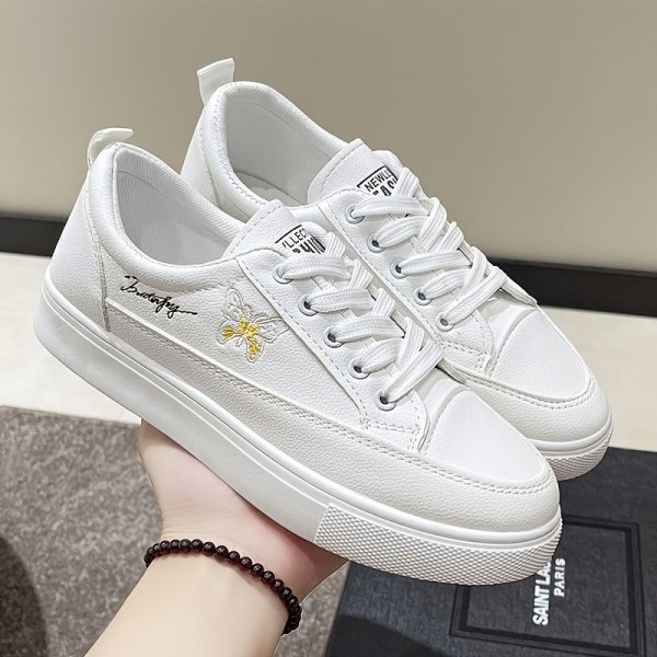 Women's Butterfly Embroidered Skate Shoes, Casual Low Top Sports Shoes, Lightweight Lace-up Sneakers